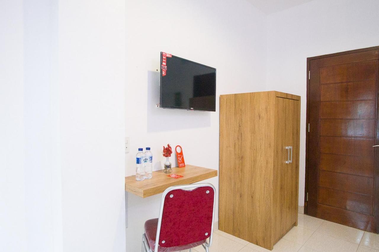 Hotel RedDoorz @ RS Adam Malik Medan Exterior foto