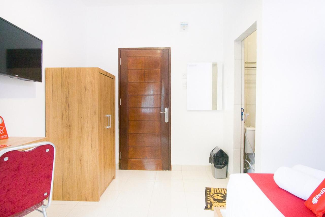 Hotel RedDoorz @ RS Adam Malik Medan Exterior foto