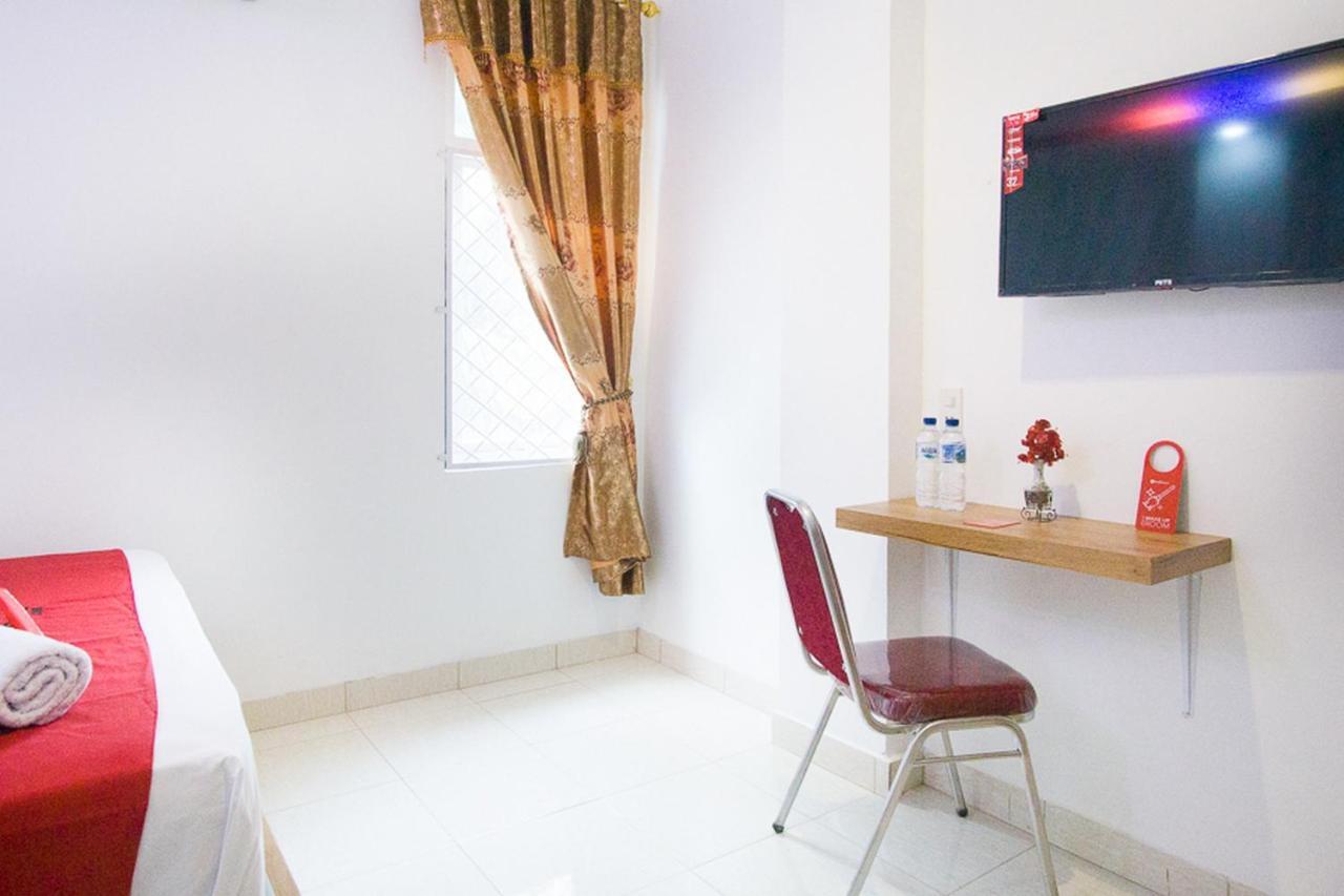 Hotel RedDoorz @ RS Adam Malik Medan Exterior foto
