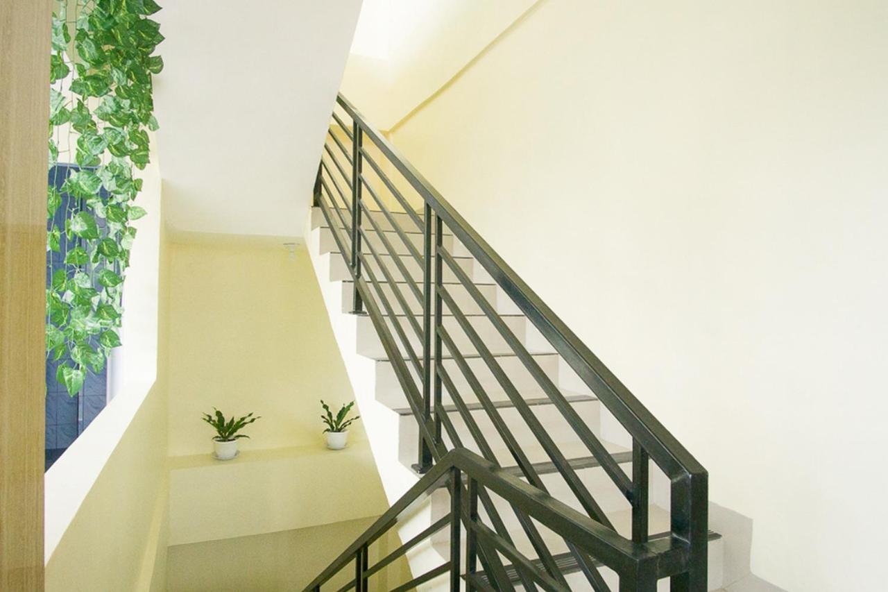 Hotel RedDoorz @ RS Adam Malik Medan Exterior foto
